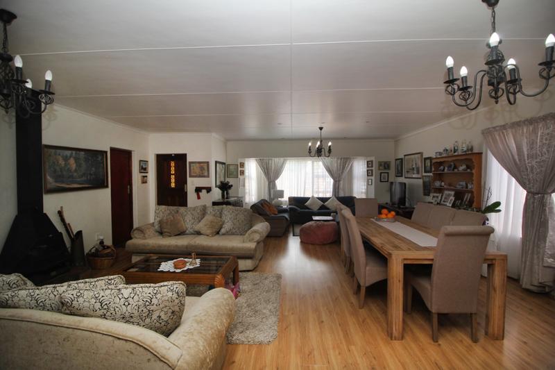 4 Bedroom Property for Sale in Fraaiuitsig Western Cape